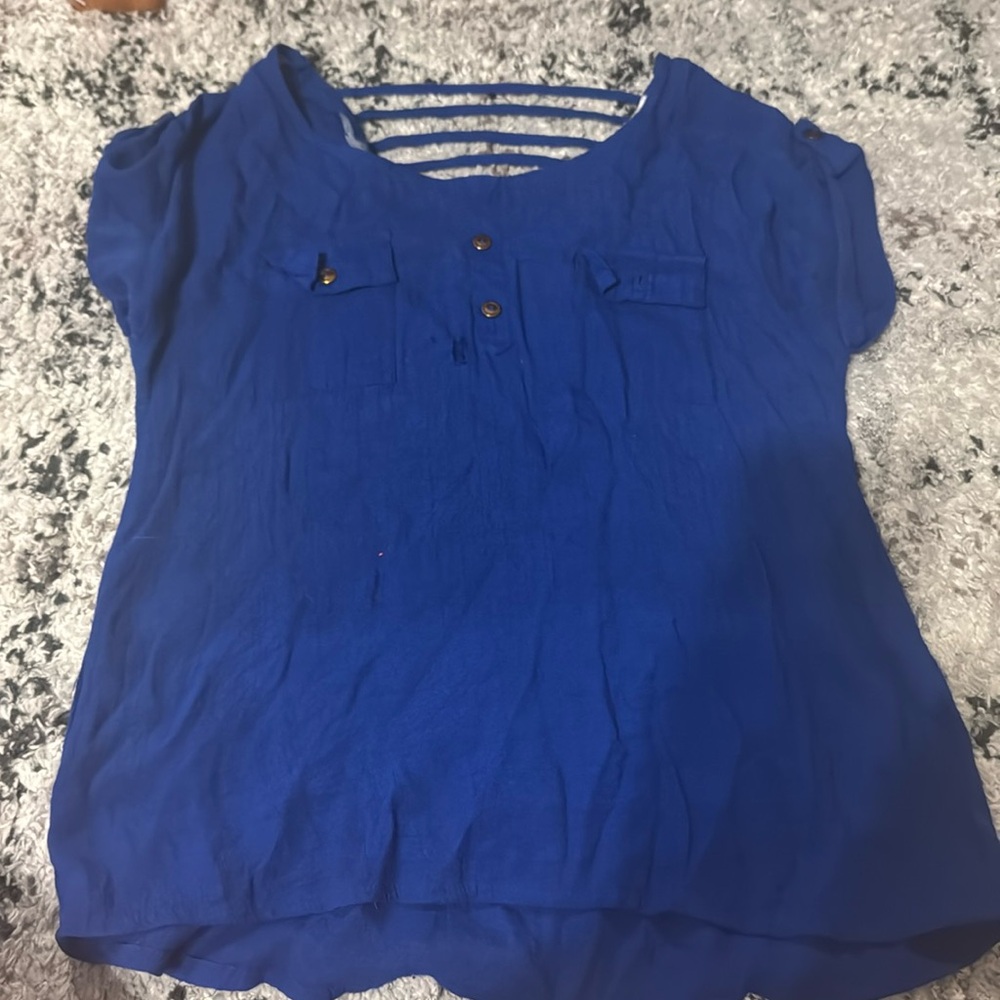 Lightweight and breathable, has a little hole in it